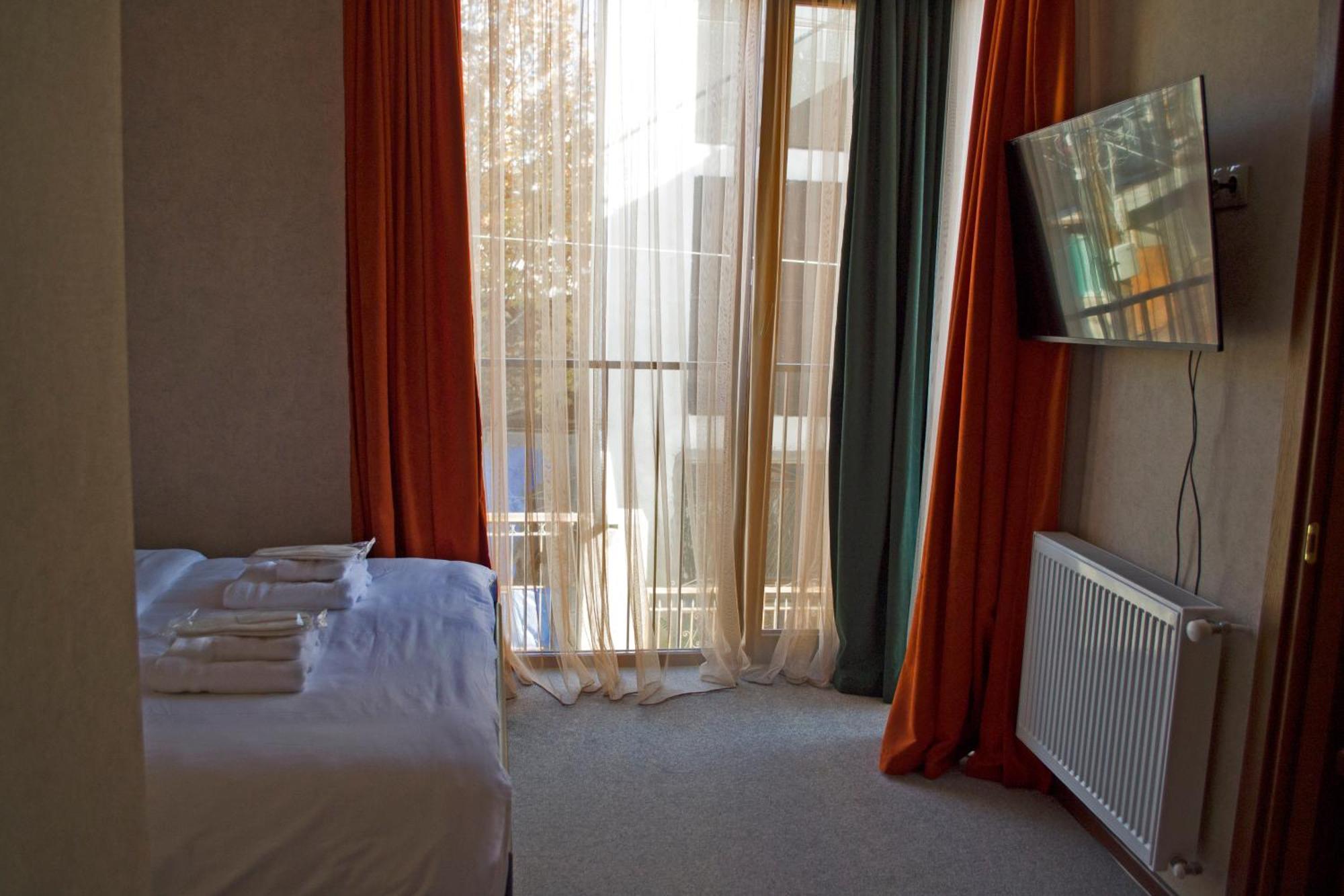 Green Inn Hotel ティビリシ エクステリア 写真