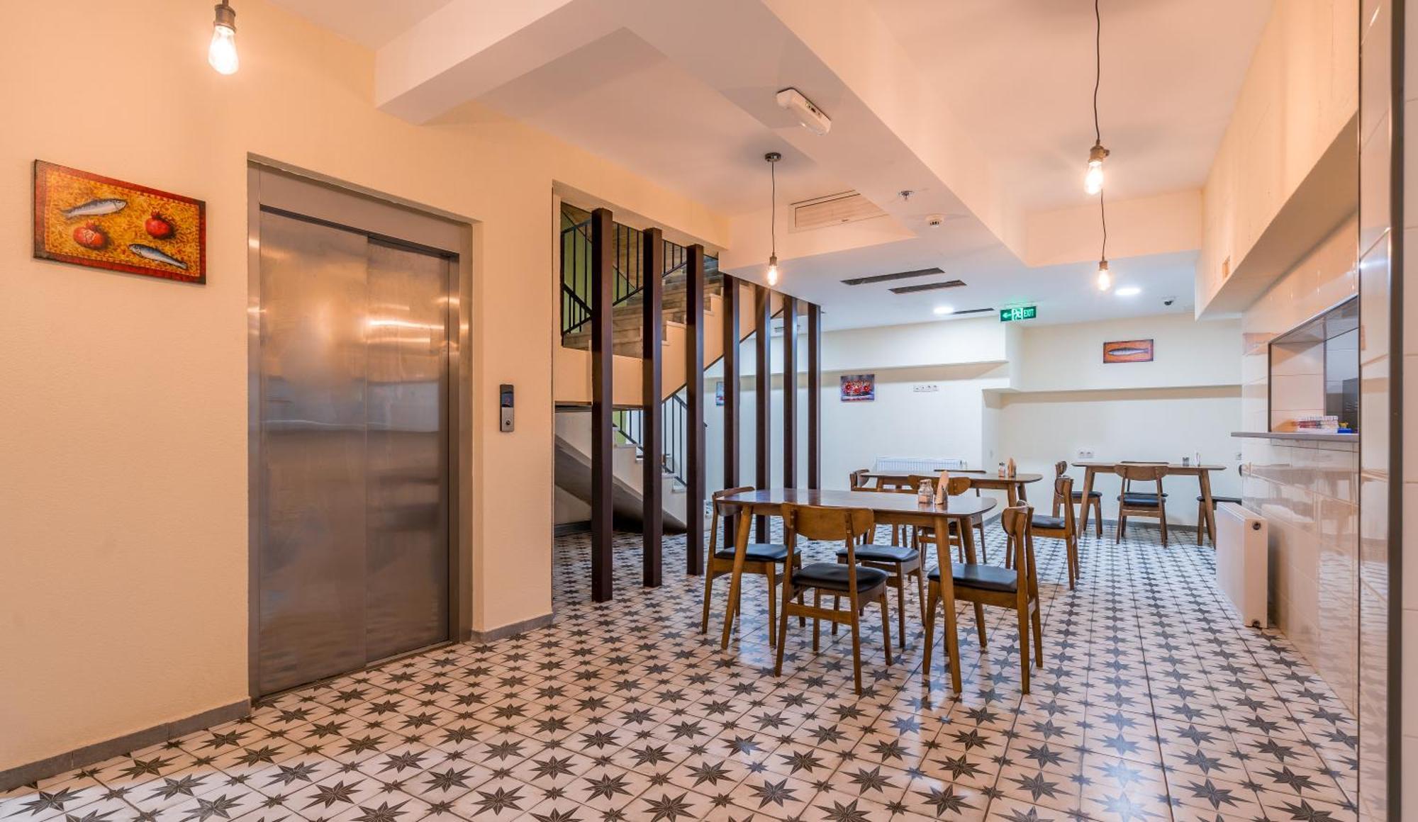 Green Inn Hotel ティビリシ エクステリア 写真