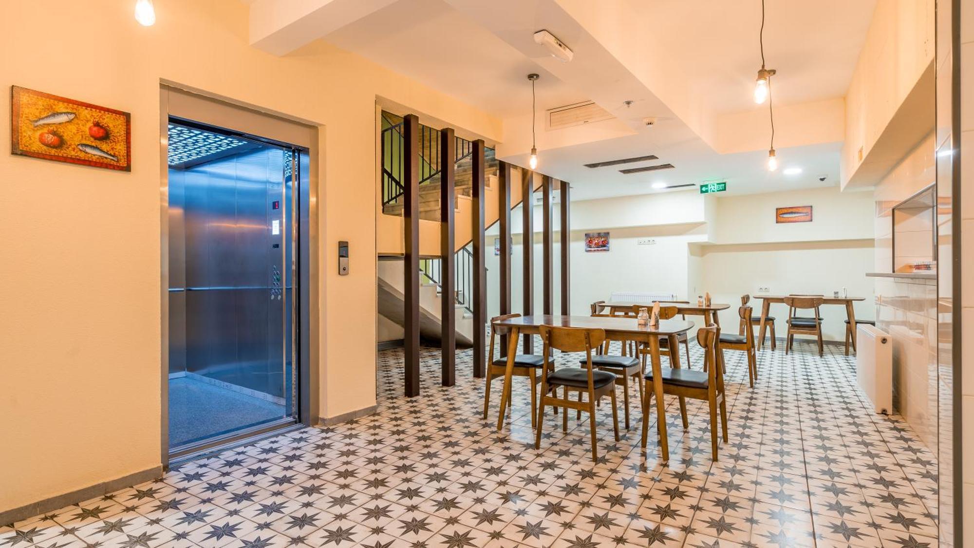 Green Inn Hotel ティビリシ エクステリア 写真