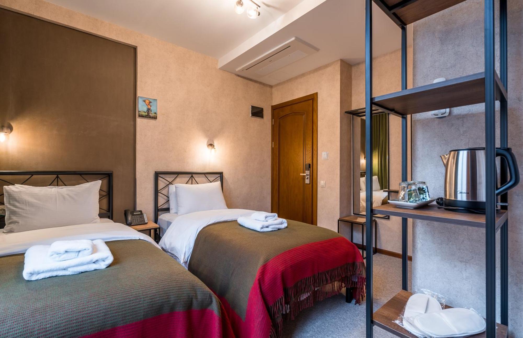 Green Inn Hotel ティビリシ エクステリア 写真