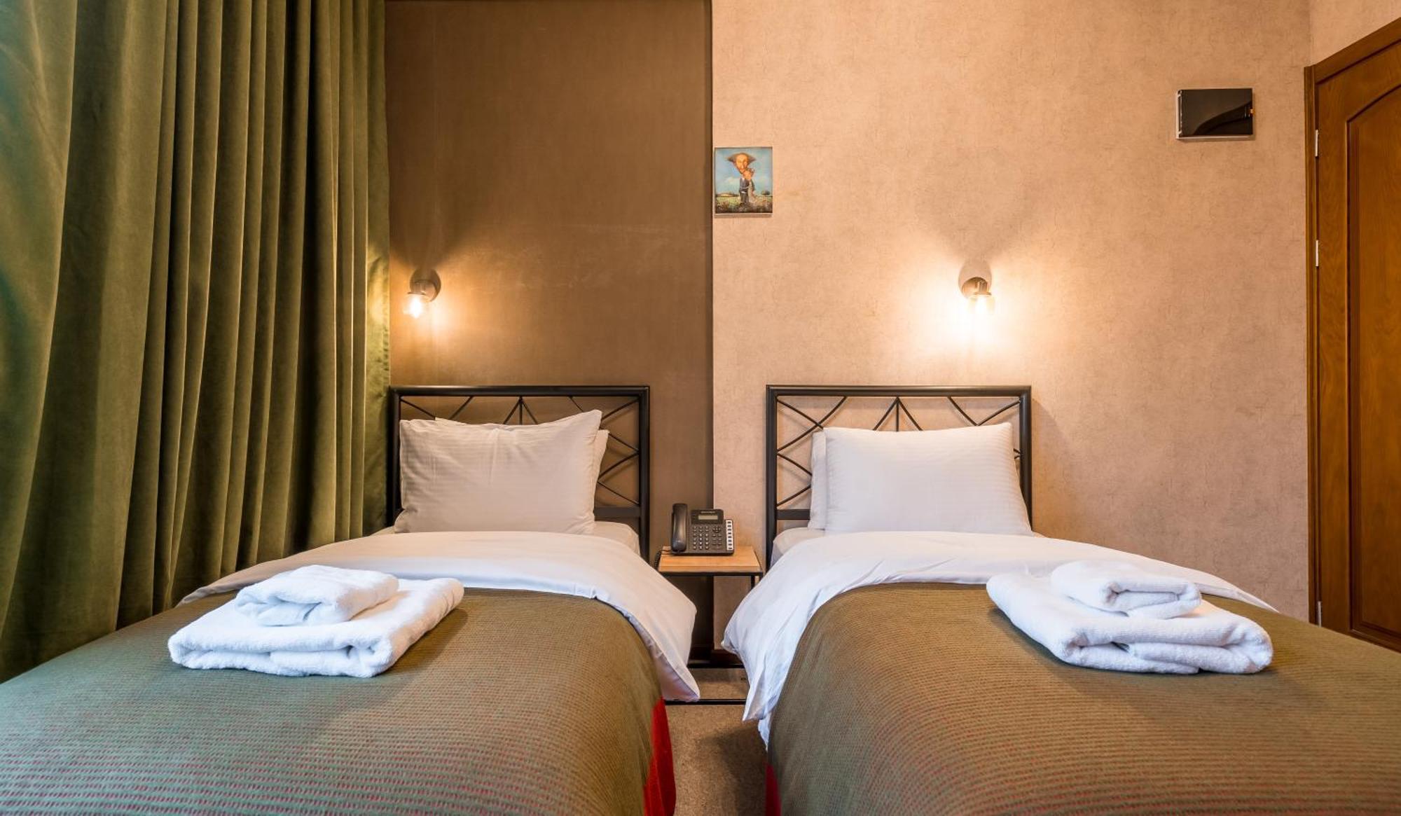 Green Inn Hotel ティビリシ エクステリア 写真