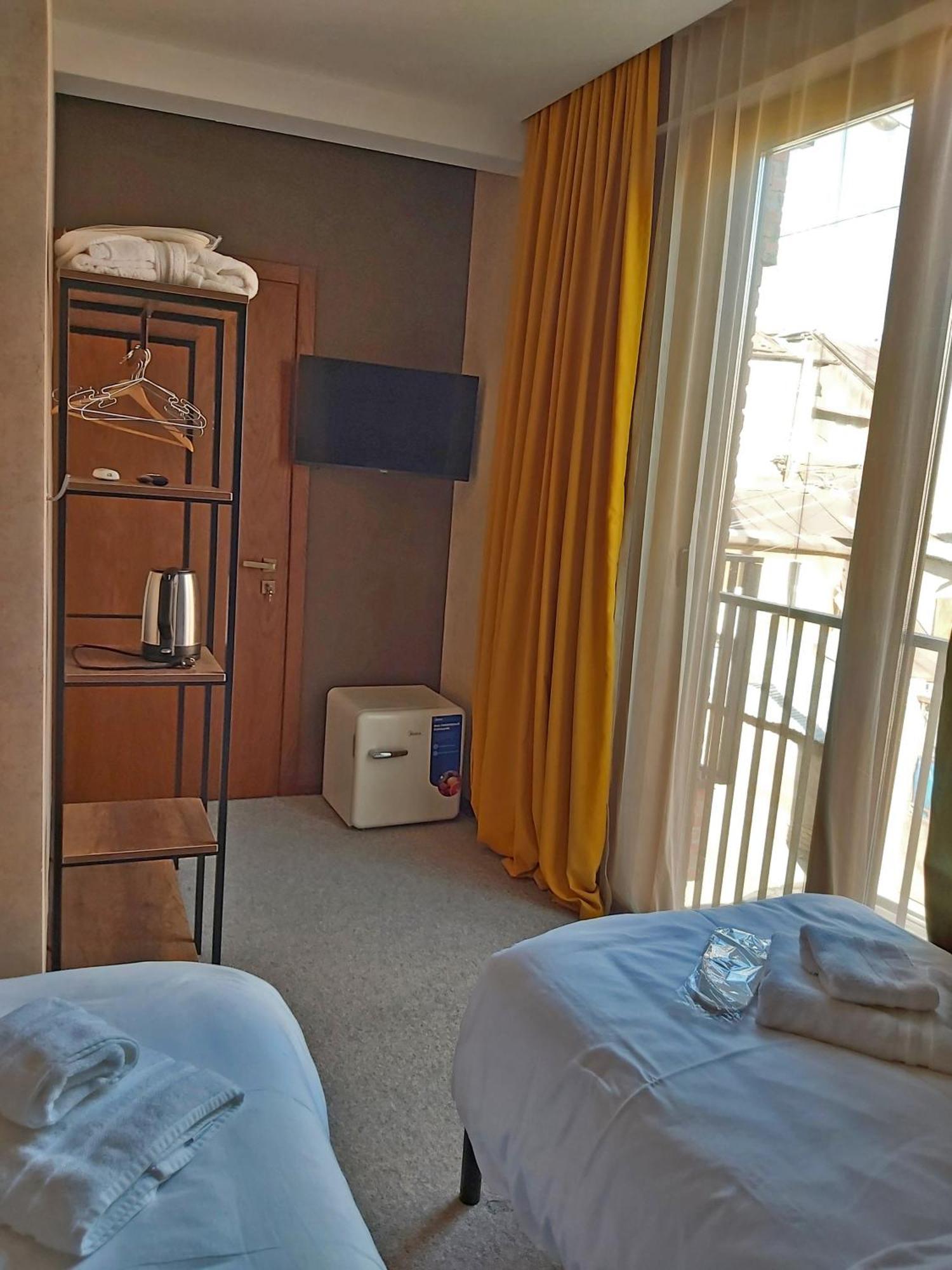 Green Inn Hotel ティビリシ エクステリア 写真